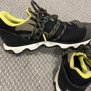 Sorel women hiking shoes sz 8.5